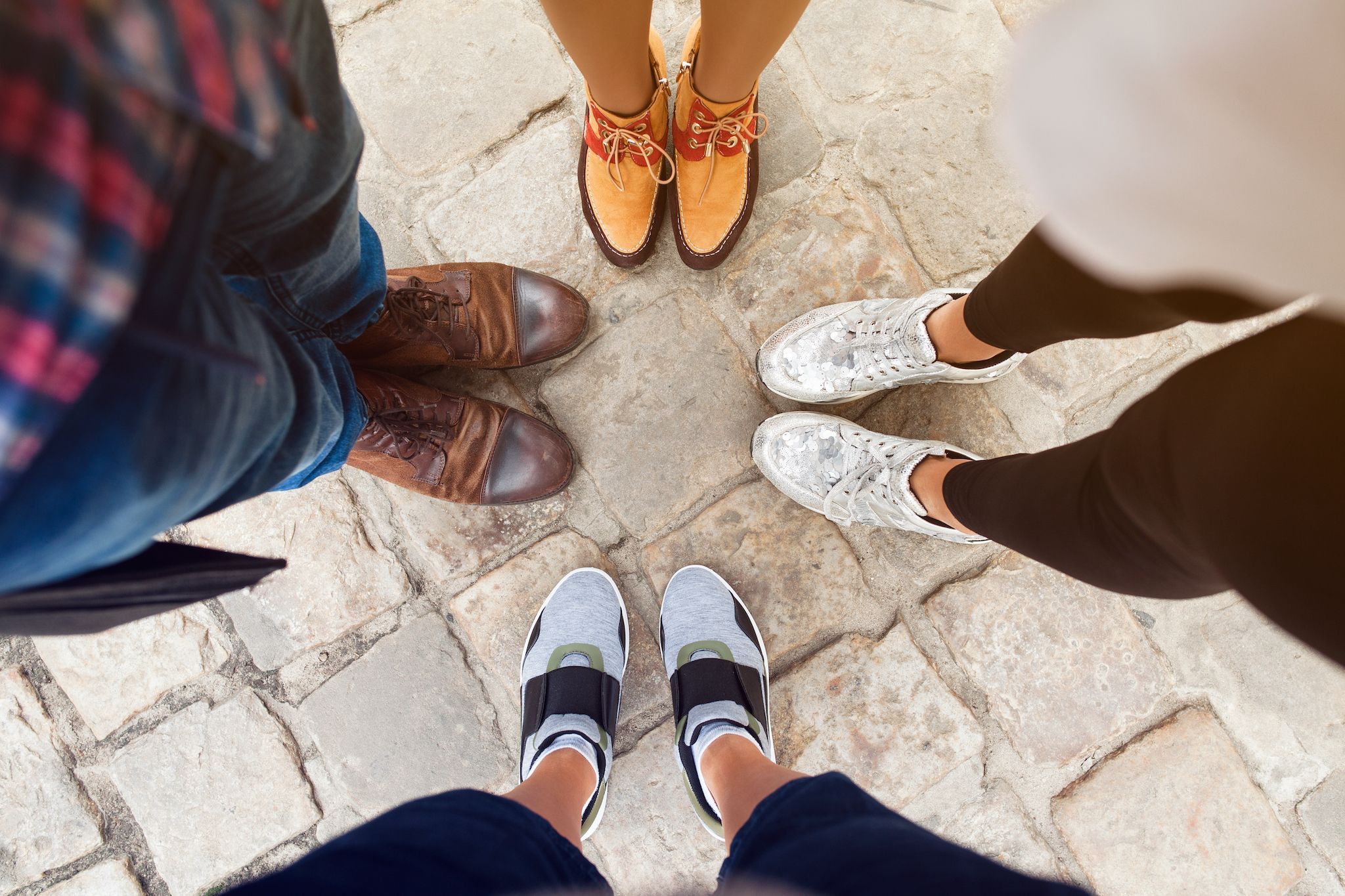 ¿Cómo usar zapatos bajos y no perder la elegancia?